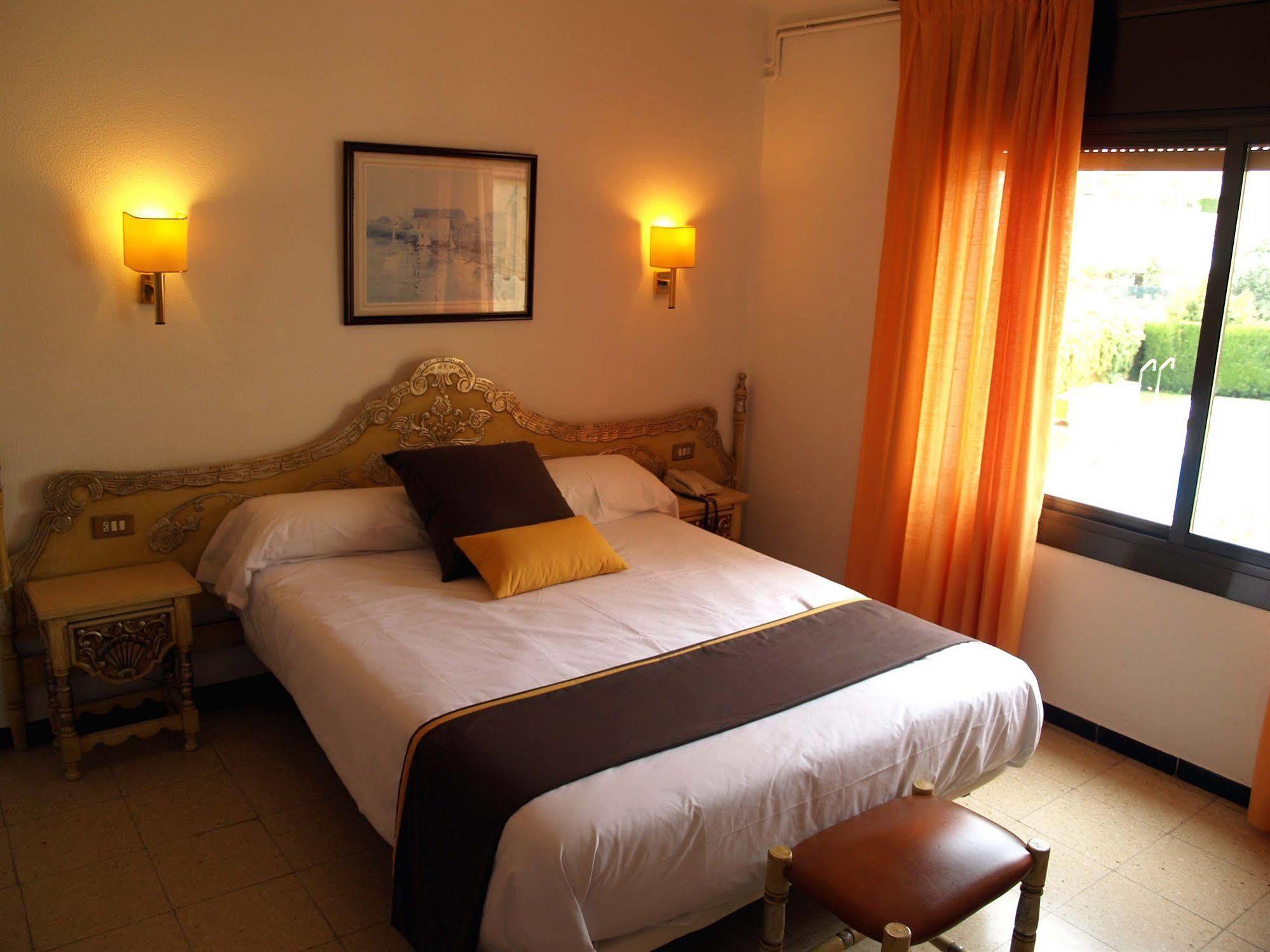 Hotel Hostal Del Sol Sant Feliu de Guíxols Exterior foto